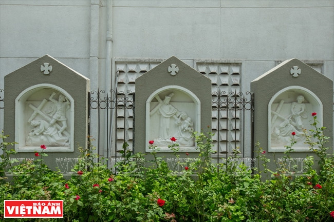 Không gian xanh trong khuôn viên nhà thờ Phú Cường. (Ảnh: Nguyễn Luân/Báo Ảnh Việt Nam)