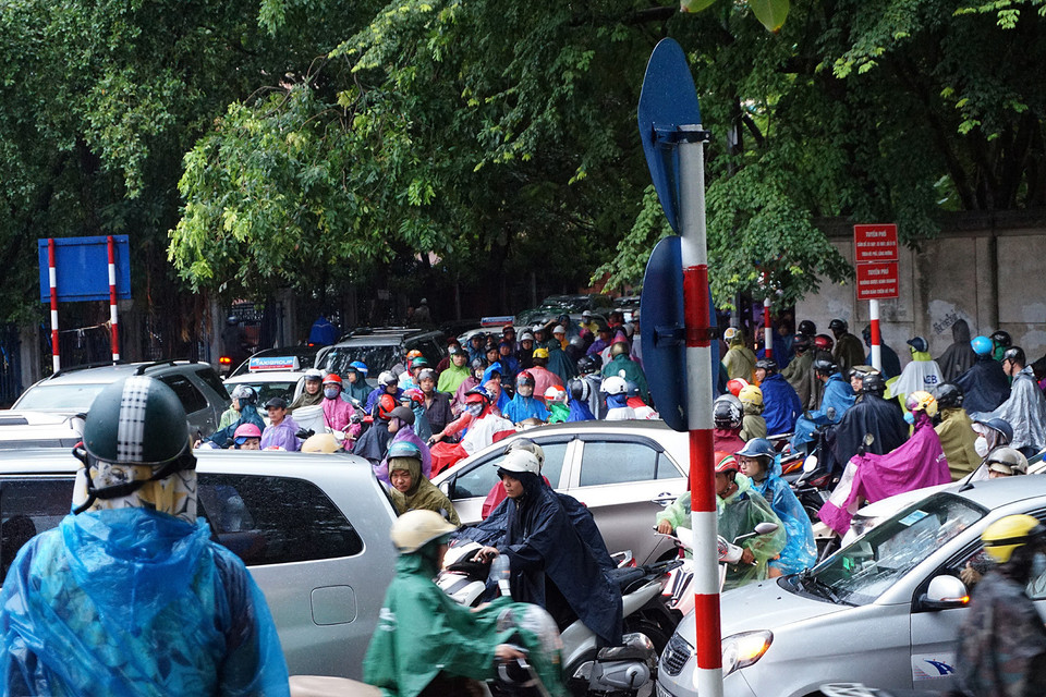 Tắc đường trên phố Kim Mã. (Nguồn: TTXVN)