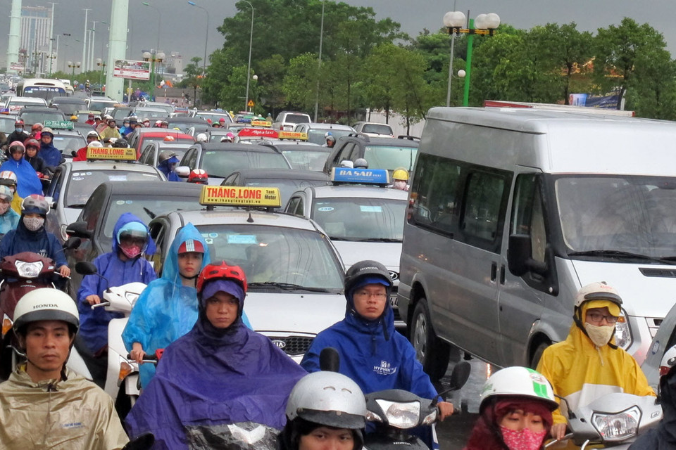 Tắc đường trên phố Lê Văn Lương. (Nguồn: TTXVN)