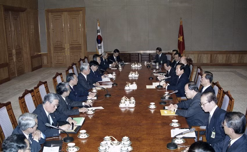 Tổng thống Hàn Quốc Kim Young-sam hội đàm với Tổng Bí thư Đỗ Mười tại Seoul, Hàn Quốc (Tháng 4/1995). (Ảnh: Xuân Lâm/TTXVN)