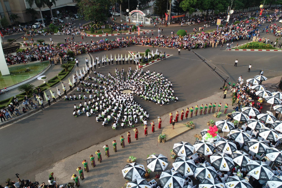 Lễ hội có sự góp mặt gần 2.000 văn nghệ sỹ, nghệ nhân trong nước và quốc tế. (Nguồn: Bích Ngọc/Vietnam+)