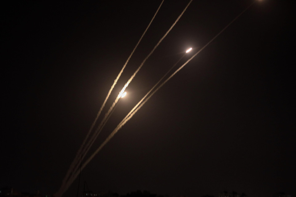 Loạt rocket được phóng từ Dải Gaza xuống lãnh thổ Israel ngày 4/5/2019. (Nguồn: THX/TTXVN)