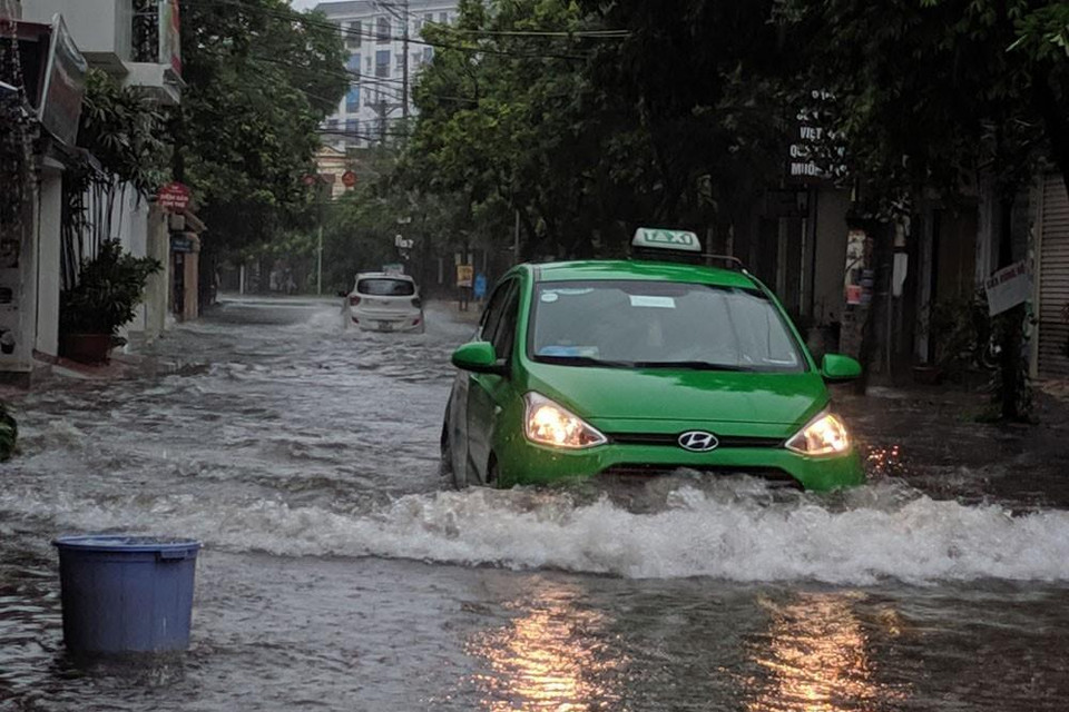 Phố Mai Hắc Đế, thành phố Hải Dương, tỉnh Hải Dương bị ngập (Ảnh chụp sáng 3/8). (Ảnh: Mạnh Minh/TTXVN)