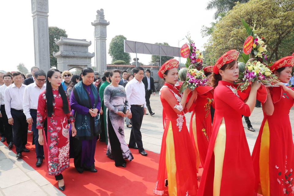 Chủ tịch Quốc hội Nguyễn Thị Kim Ngân và các đại biểu tham gia buổi lễ. (Ảnh: Trọng Đức/TTXVN)