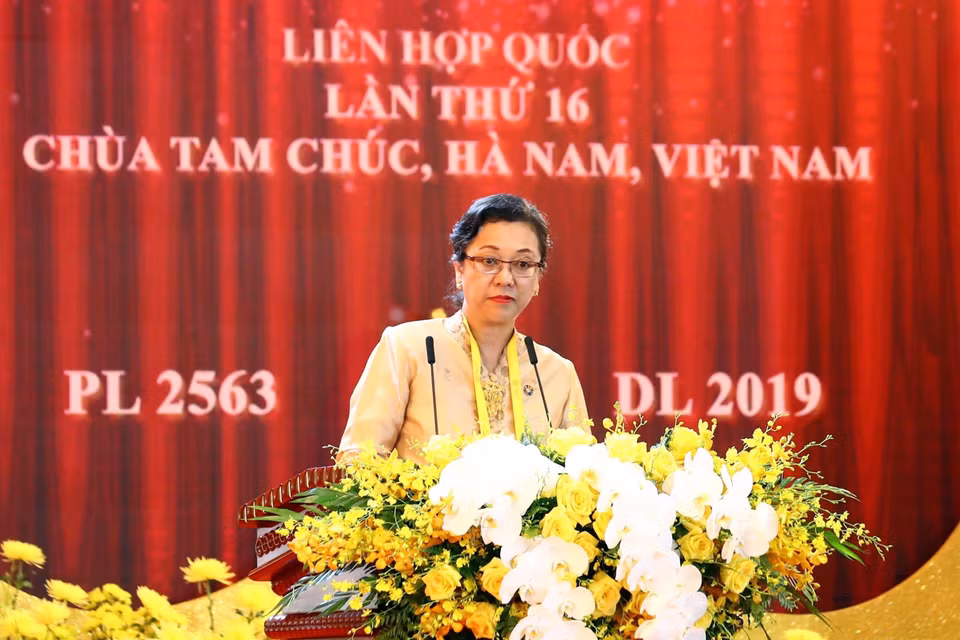 Bà Armida Salsiah Alisjahbana, Phó Tổng Thư ký Liên hợp quốc kiêm Thư ký Ủy ban Kinh tế-Xã hội Liên hợp quốc phát biểu. (Ảnh: Thống Nhất/TTXVN)