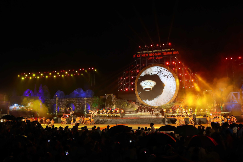 Chương trình nghệ thuật kỷ niệm 990 năm Thanh Hóa. (Ảnh: Thống Nhất/TTXVN)