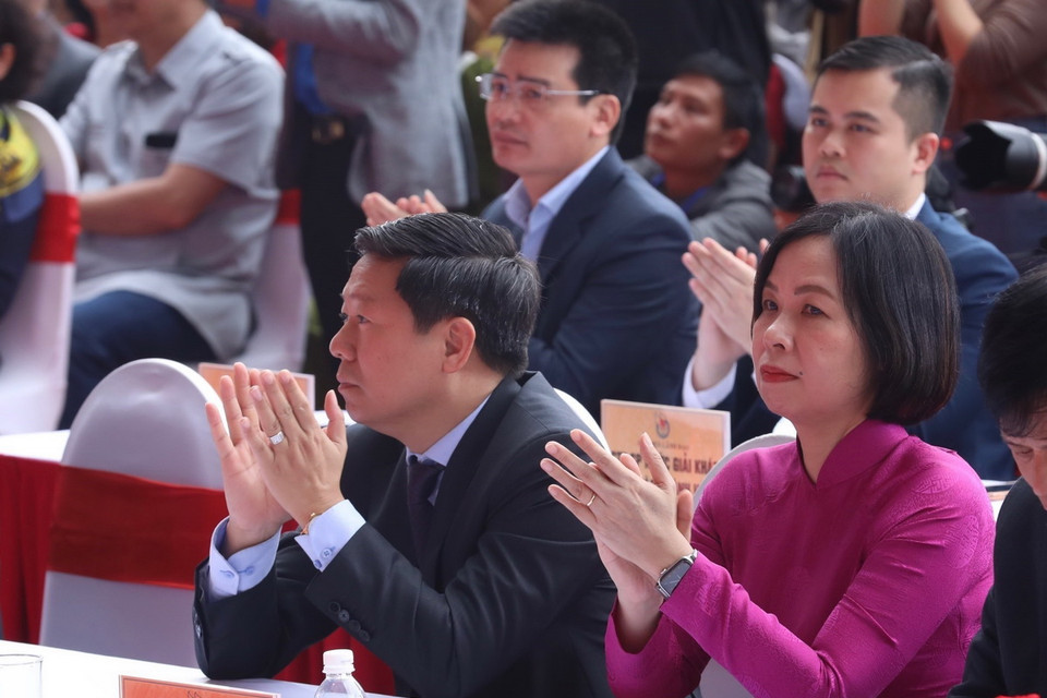 Phó Trưởng ban Tuyên giáo Trung ương Trần Thanh Lâm và Tổng giám đốc TTXVN Vũ Việt Trang tham dự Lễ bế mạc. (Ảnh: Hoàng Hiếu/TTXVN)