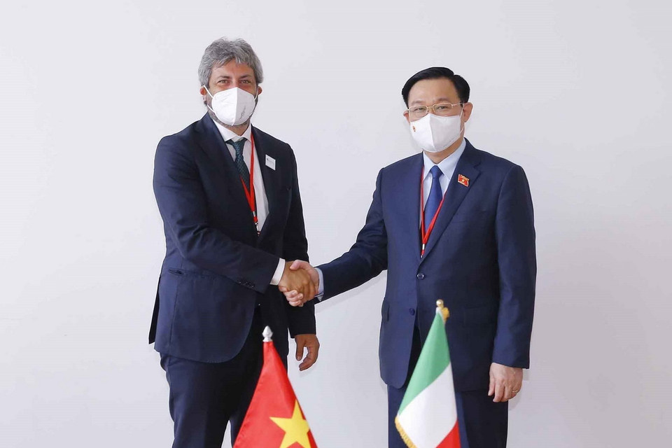 Bên lề Hội nghị các Chủ tịch Quốc hội thế giới lần thứ 5, chiều 7/9/2021, tại Vienna (Áo), Chủ tịch Quốc hội Vương Đình Huệ hội kiến Chủ tịch Hạ viện Itaty Roberto Fico. (Ảnh: Doãn Tấn/TTXVN)