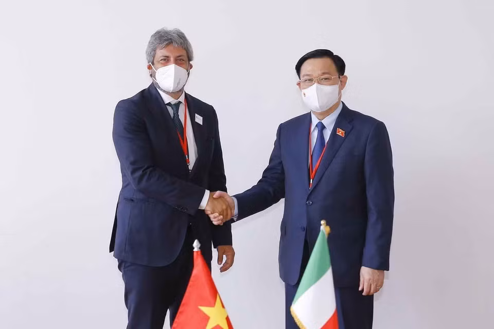 Bên lề Hội nghị các Chủ tịch Quốc hội thế giới lần thứ 5, chiều 7/9/2021, tại Vienna (Áo), Chủ tịch Quốc hội Vương Đình Huệ hội kiến Chủ tịch Hạ viện Itaty Roberto Fico. (Ảnh: Doãn Tấn/TTXVN)