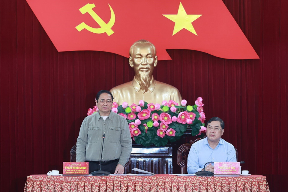 Thủ tướng Phạm Minh Chính làm việc với lãnh đạo chủ chốt tỉnh Nam Định. (Ảnh: Dương Giang/TTXVN)