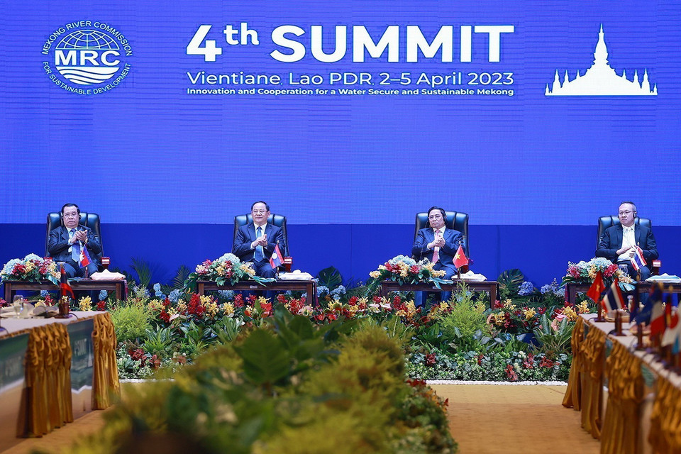 Thủ tướng Phạm Minh Chính, Thủ tướng Campuchia, Thủ tướng Lào và Tổng Thư ký Văn phòng Tài nguyên nước quốc gia, Thái Lan tham dự Phiên toàn thể Hội nghị cấp cao Ủy hội sông Mekong quốc tế lần thứ tư. (Ảnh: Dương Giang/TTXVN)
