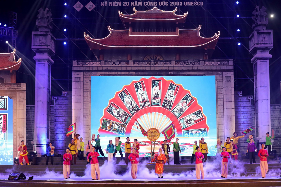 Tiết mục trình diễn nghệ thuật Bài Chòi tại Liên hoan các Di sản Văn hóa Phi vật thể Đại diện Nhân loại. (Ảnh: Trung Kiên/TTXVN)