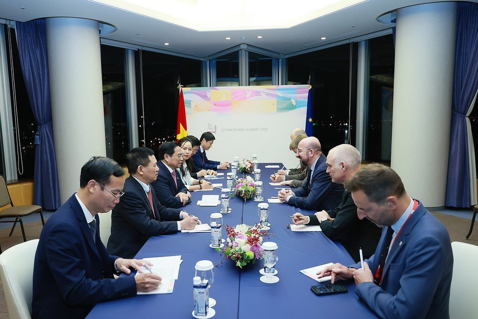 Quang cảnh buổi gặp giữa Thủ tướng Phạm Minh Chính và Chủ tịch Hội đồng châu Âu Charles Michel. (Ảnh: Dương Giang/TTXVN)