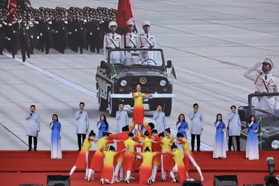 Tiết mục biểu diễn văn nghệ tại buổi lễ. (Ảnh: Nguyễn Thu Phương/TTXVN)