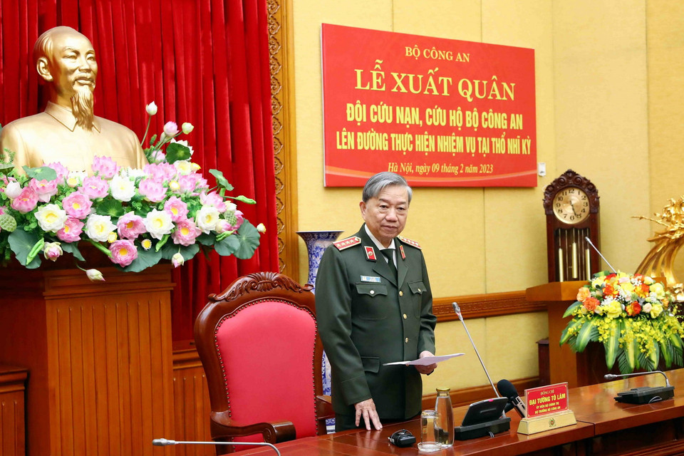 Đại tướng Tô Lâm, Bộ trưởng Bộ Công an phát biểu giao nhiệm vụ cho các thành viên trong Đoàn công tác. (Ảnh: Phạm Kiên/TTXVN)