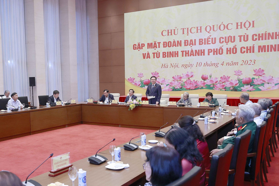 Chủ tịch Quốc hội Vương Đình Huệ phát biểu tại buổi gặp. (Ảnh: Doãn Tấn/TTXVN)