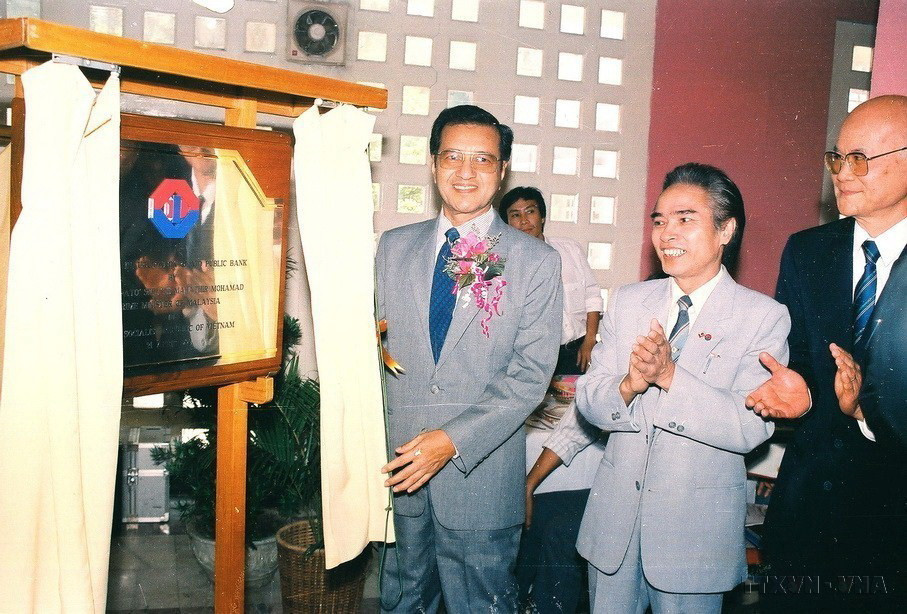 Thủ tướng Malaysia Mahathir Mohamad dự Lễ khai trương hoạt động Ngân hàng Liên doanh Việt Nam-Malaysia VID Public Bank, ngày 21/4/1992. (Ảnh: Kim Hùng/TTXVN)