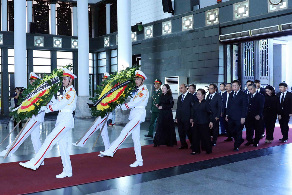 Đoàn Chủ tịch nước do Phó Chủ tịch nước Võ Thị Ánh Xuân dẫn đầu đến viếng ông Nguyễn Khánh. (Ảnh: An Đăng/TTXVN)