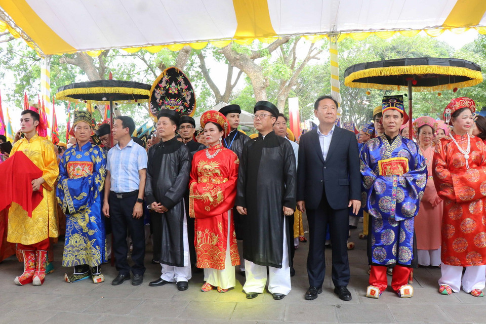  Các đại biểu tại lễ hội Đền Đô. (Ảnh: Thanh Thương/TTXVN)