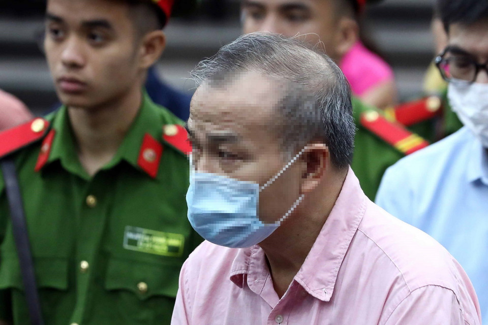 Bị cáo Vũ Hồng Nam, cựu Đại sứ Việt Nam tại Nhật Bản, nghe tòa tuyên án. (Ảnh: Phạm Kiên/TTXVN)