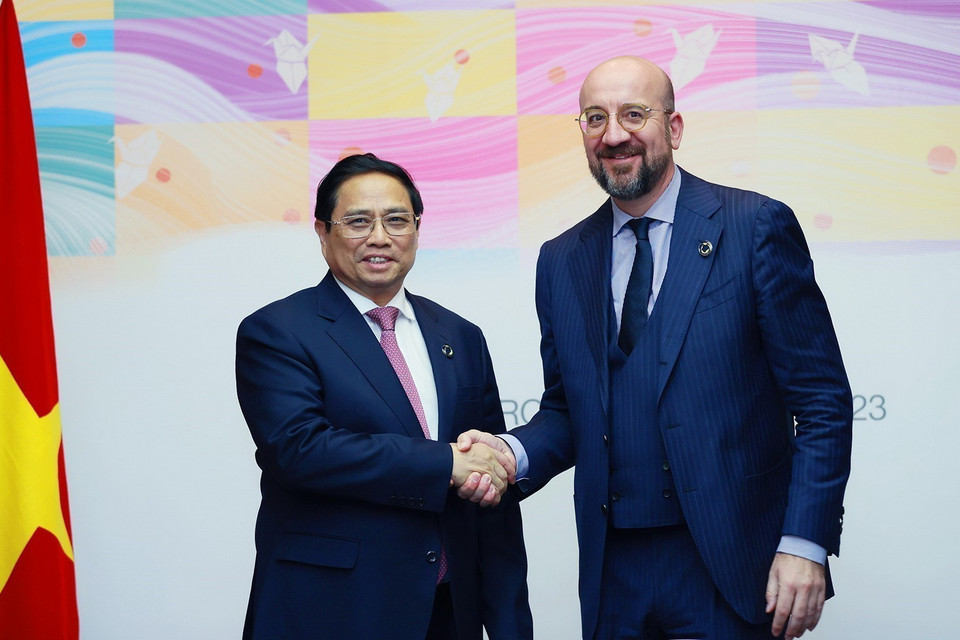 Thủ tướng Phạm Minh Chính gặp Chủ tịch Hội đồng châu Âu Charles Michel. (Ảnh: Dương Giang/TTXVN)