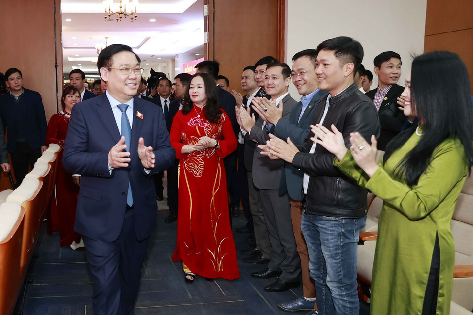 Chủ tịch Quốc hội thăm, chúc Tết cán bộ, viên chức, phóng viên, người lao động của Báo Đại biểu nhân dân và Truyền hình Quốc hội Việt Nam. (Ảnh: Doãn Tấn/TTXVN)