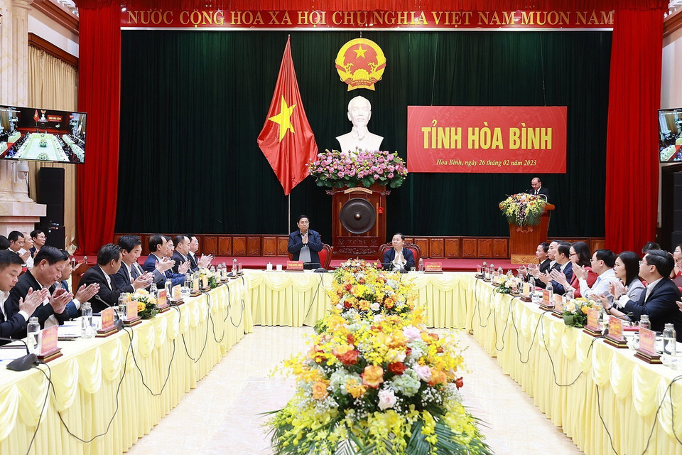 Thủ tướng Phạm Minh Chính tại buổi làm việc với lãnh đạo chủ chốt tỉnh Hòa Bình. (Ảnh: Dương Giang/TTXVN)
