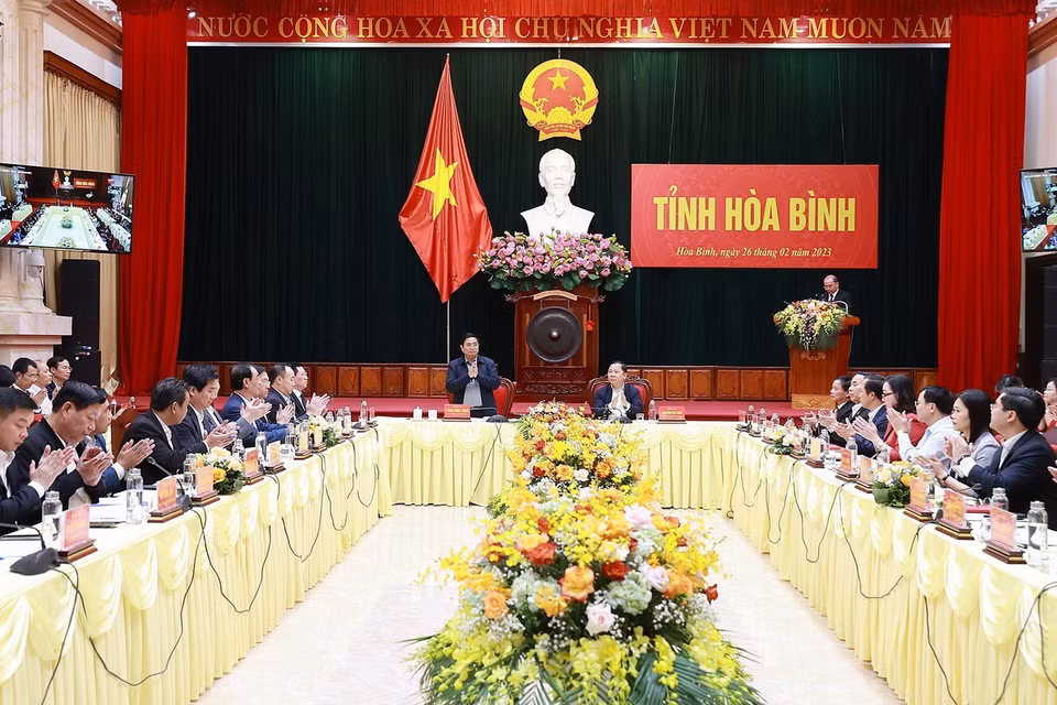 Thủ tướng Phạm Minh Chính tại buổi làm việc với lãnh đạo chủ chốt tỉnh Hòa Bình. (Ảnh: Dương Giang/TTXVN)