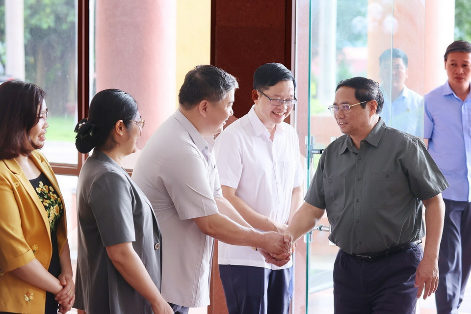 Thủ tướng Phạm Minh Chính và đại biểu dự buổi làm việc. (Ảnh: Dương Giang/TTXVN) 