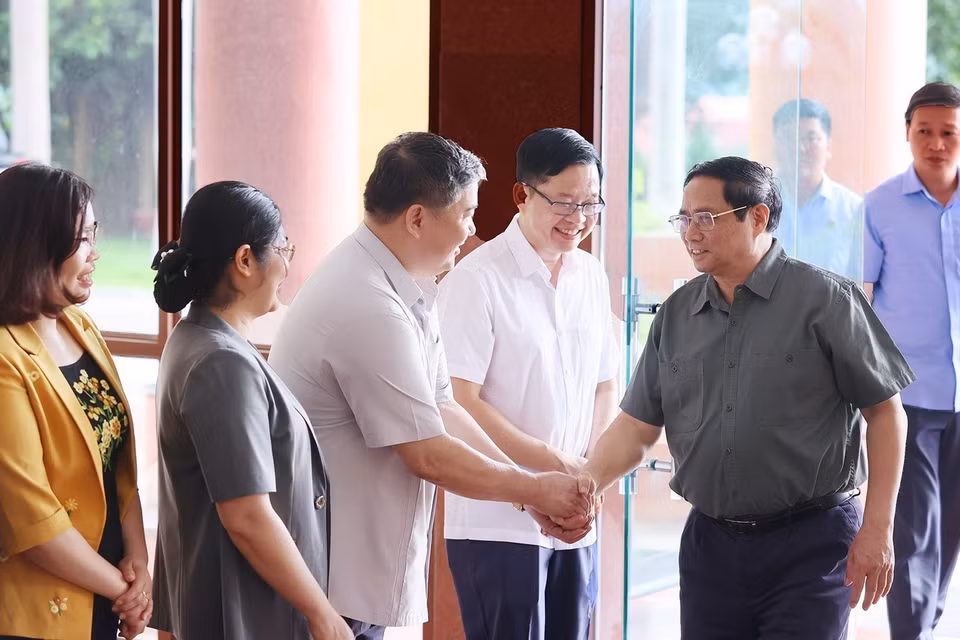 Thủ tướng Phạm Minh Chính và đại biểu dự buổi làm việc. (Ảnh: Dương Giang/TTXVN) 