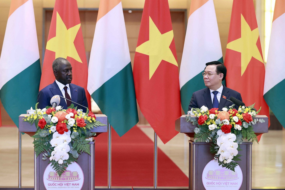 Chủ tịch Quốc hội Vương Đình Huệ phát biểu tại cuộc họp báo thông báo kết quả hội đàm. (Ảnh: Doãn Tấn/TTXVN)