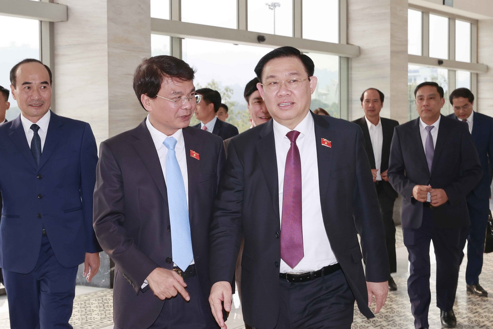 Chủ tịch Quốc hội Vương Đình Huệ thăm, chúc Tết Ban Thường vụ Tỉnh ủy Lào Cai. (Ảnh: Doãn Tấn/TTXVN)