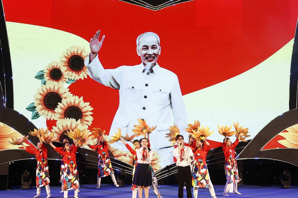 Màn biểu diễn văn nghệ tại Lễ kỷ niệm. (Ảnh: Thống Nhất/TTXVN)