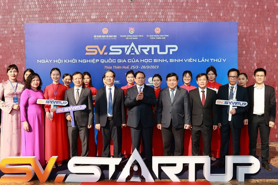 Thủ tướng Phạm Minh Chính và các đại biểu dự Lễ khai mạc Ngày hội Khởi nghiệp quốc gia của học sinh, sinh viên lần thứ V. (Ảnh: Dương Giang/TTXVN)