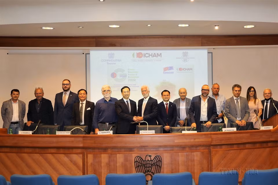 Hội thảo Hợp tác kinh tế Việt Nam - Italy với chủ đề "Việt Nam-Điểm đến kinh doanh và đầu tư của các doanh nghiệp Italy" do Liên đoàn Công nghiệp tỉnh Pisa và Phòng Thương mại Italytại Việt Nam (ICHAM) phối hợp tổ chức, ngày 5/7/2022. (Ảnh: Trường Dụy/TTXVN)