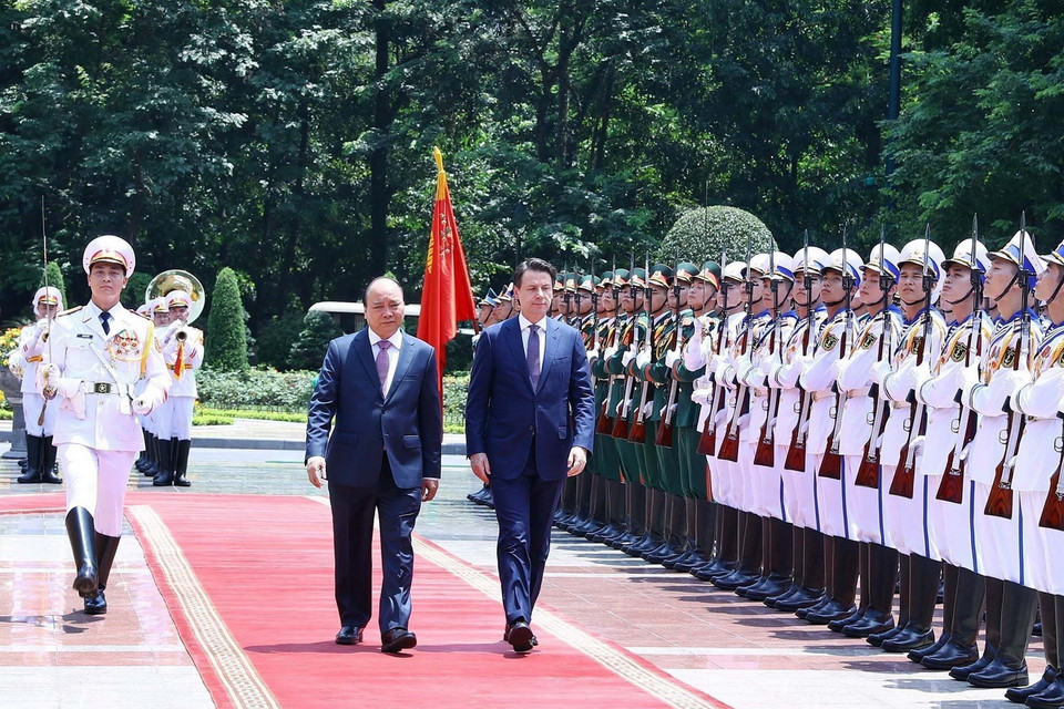 Thủ tướng Nguyễn Xuân Phúc chủ trì Lễ đón Thủ tướng Italy Giuseppe Conte thăm chính thức Việt Nam, ngày 5/6/2019. (Ảnh: Thống Nhất/TTXVN)