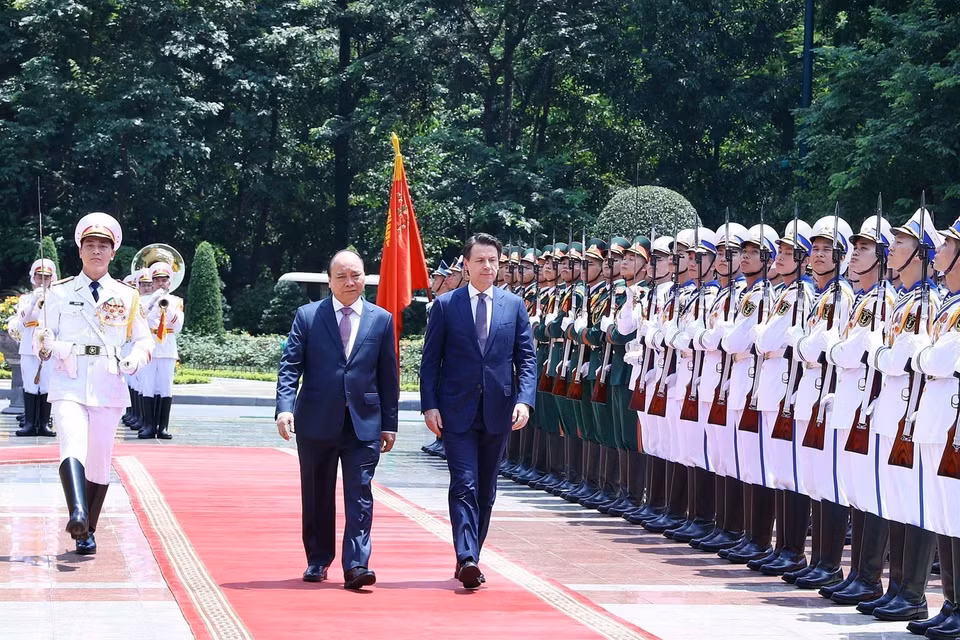 Thủ tướng Nguyễn Xuân Phúc chủ trì Lễ đón Thủ tướng Italy Giuseppe Conte thăm chính thức Việt Nam, ngày 5/6/2019. (Ảnh: Thống Nhất/TTXVN)