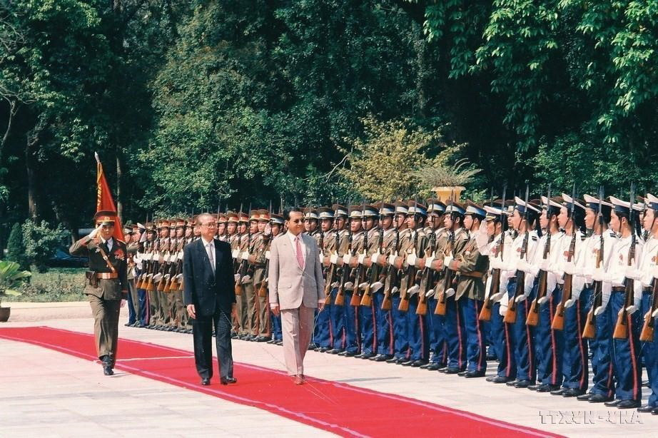 Chủ tịch Hội đồng Bộ trưởng Võ Văn Kiệt chủ trì lễ đón Thủ tướng Malaysia Mahathir Mohamad thăm chính thức Việt Nam, ngày 19/4/1992. (Ảnh: Kim Hùng/TTXVN)