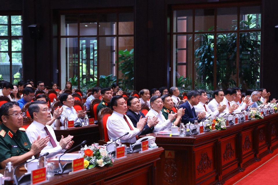 Các đại biểu dự buổi lễ giới thiệu cuốn sách của Tổng Bí thư Nguyễn Phú Trọng về quân sự, quốc phòng. (Ảnh: Văn Điệp/TTXVN)