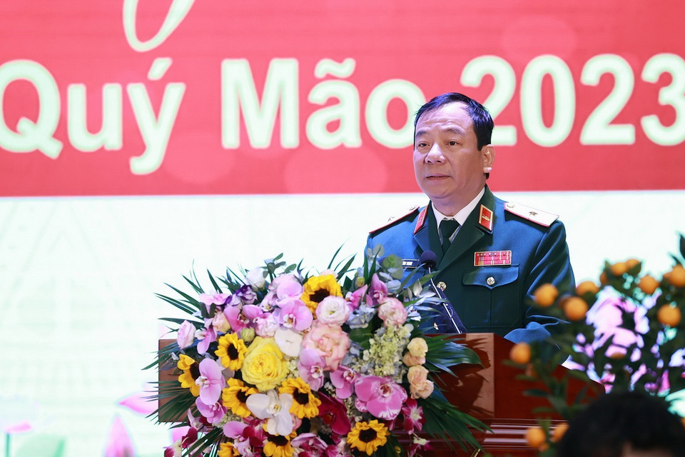 Thiếu tướng Đỗ Đình Thanh, Tư lệnh Binh chủng Tăng Thiết giáp báo cáo công tác ứng trực, sẵn sàng chiến đấu. (Ảnh: Dương Giang/TTXVN)