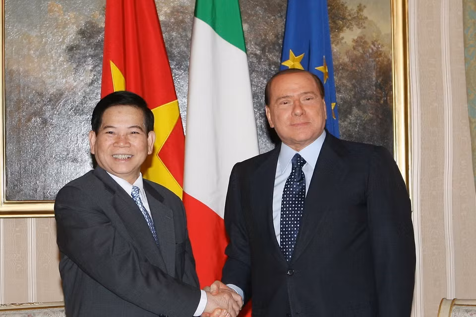 Thủ tướng Silvio Belusconi đón và hội đàm với Chủ tịch nước Nguyễn Minh Triết thăm cấp Nhà nước Italy từ 9-13/12/2009. (Ảnh: Nguyễn Khang/TTXVN)