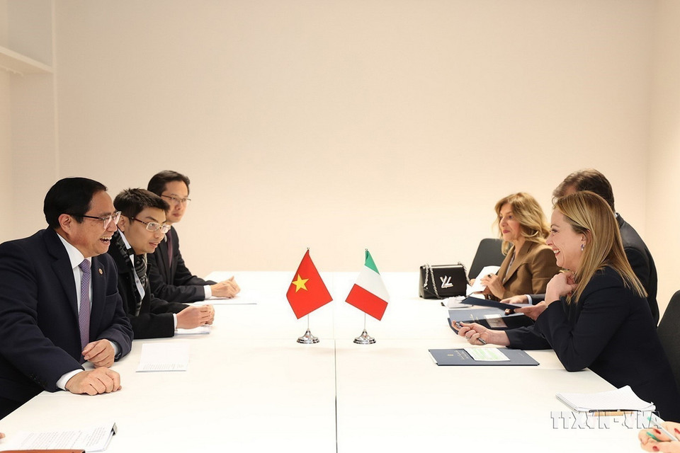 Nhân chuyến tham dự Hội nghị cấp cao kỷ niệm 45 năm quan hệ ASEAN-EU tại Brussels, chiều 14/12/2022, Thủ tướng Phạm Minh Chính gặp Thủ tướng Italy Giorgia Meloni. (Ảnh: Dương Giang/TTXVN)