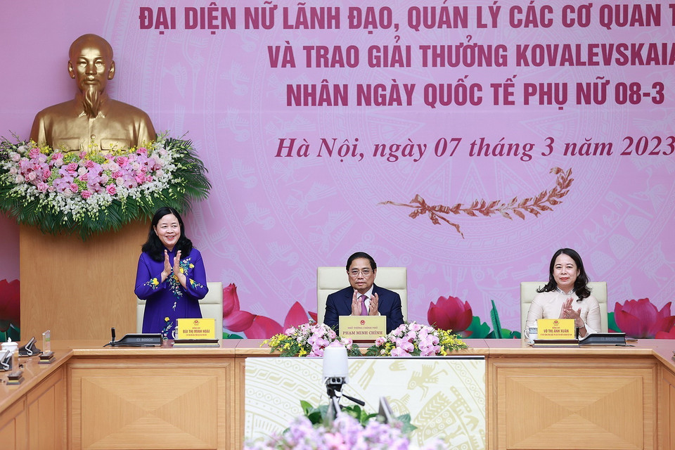Trưởng Ban Dân vận Trung ương Bùi Thị Minh Hoài tham dự buổi gặp mặt. (Ảnh: Dương Giang/TTXVN)