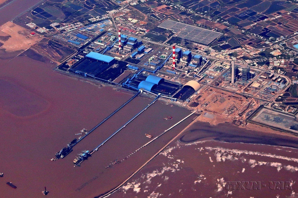 Trung tâm điện lực Duyên Hải và dự án nhà máy nhiệt điện Duyên Hải 2 do tập đoàn Janakuasa Malaysia đầu tư theo hình thức BOT. (Ảnh: Ngọc Hà/TTXVN)