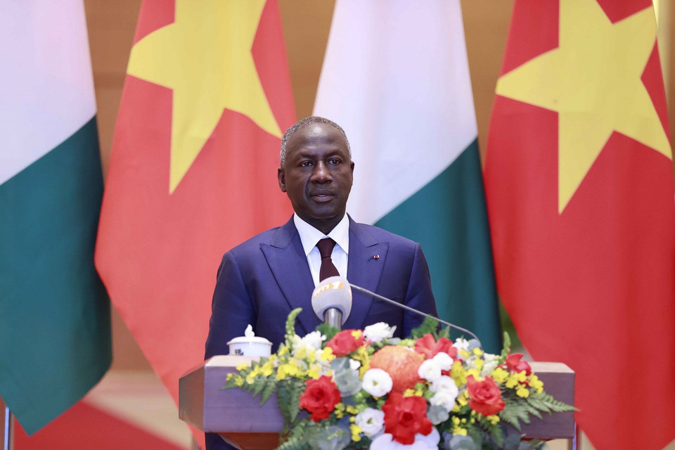 Chủ tịch Quốc hội Bờ Biển Ngà Adama Bictogo phát biểu tại cuộc họp báo. (Ảnh: Doãn Tấn/TTXVN)