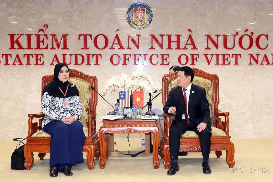 Chiều 17/9/2018, tại Hà Nội, Tổng Kiểm toán Nhà nước Hồ Đức Phớc tiếp bà Madinah Binti Mohamad, Tổng Kiểm toán Nhà nước Malaysia sang Việt Nam dự Đại hội các cơ quan kiểm toán tối cao châu Á lần thứ 14 (ASOSAI - XIV). (Ảnh: Trọng Đức/TTXVN)