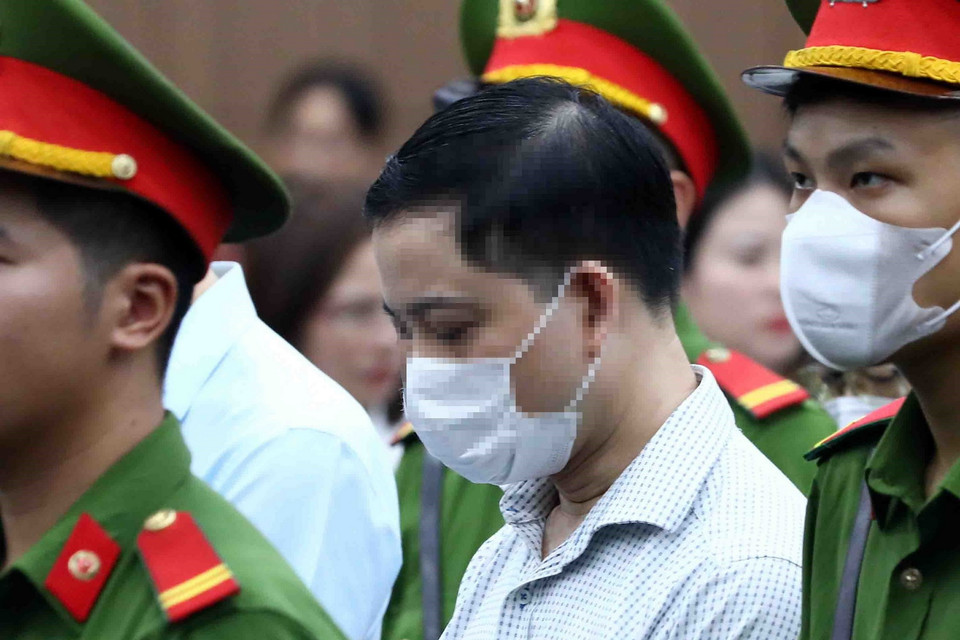 Bị cáo Phạm Trung Kiên, cựu Thư ký Thứ trưởng Bộ Y tế, nghe tòa tuyên án. (Ảnh: Phạm Kiên/TTXVN)