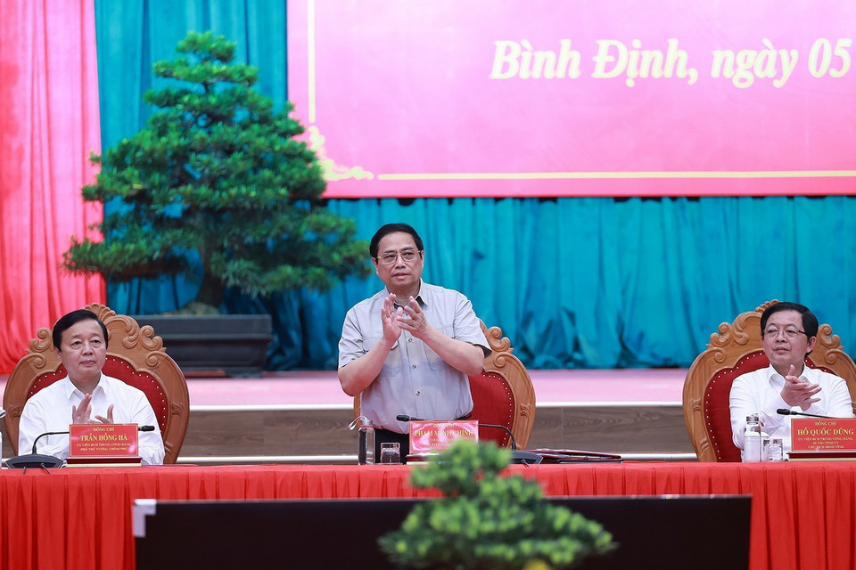 Thủ tướng Phạm Minh Chính làm việc với Ban Thường vụ Tỉnh ủy Bình Định. (Ảnh: Dương Giang/TTXVN)