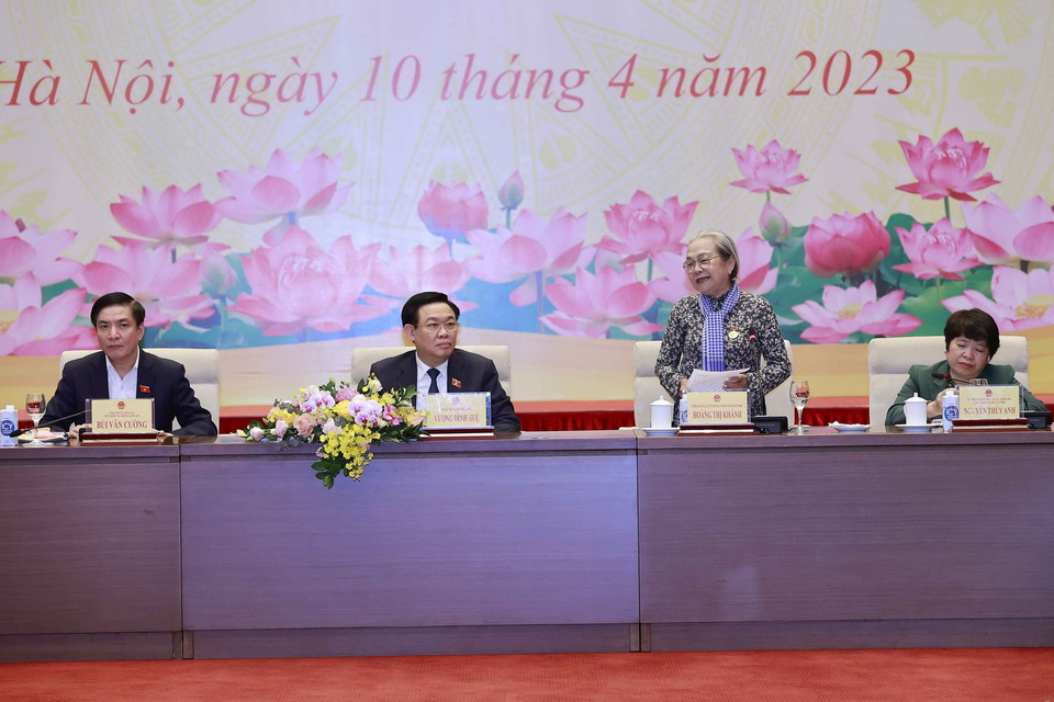 Bà Hoàng Thị Khánh, Trưởng Ban liên lạc cựu tù chính trị và Tù binh TP Hồ Chí Minh phát biểu. (Ảnh: Doãn Tấn/TTXVN)