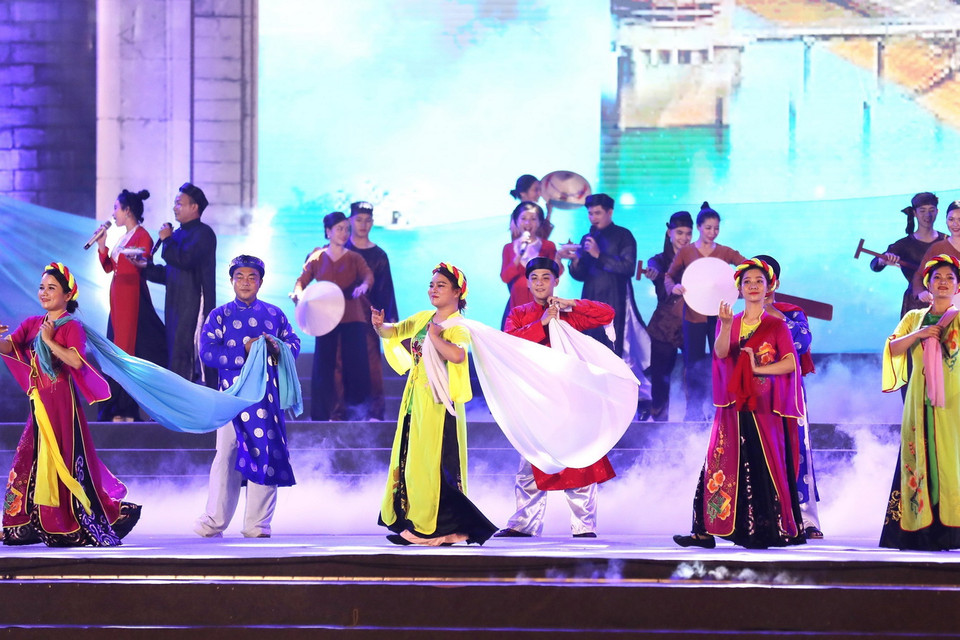 Tiết mục trình diễn hát Dân ca Ví, Giặm tại Liên hoan các Di sản Văn hóa Phi vật thể Đại diện Nhân loại. (Ảnh: Trung Kiên/TTXVN)